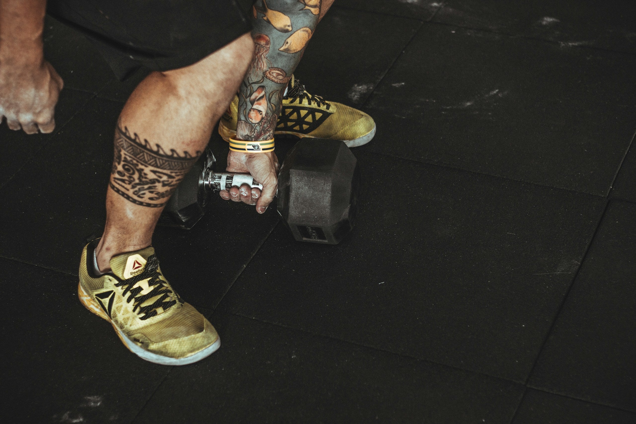 Athlete lifting barbell - BYS Store hero