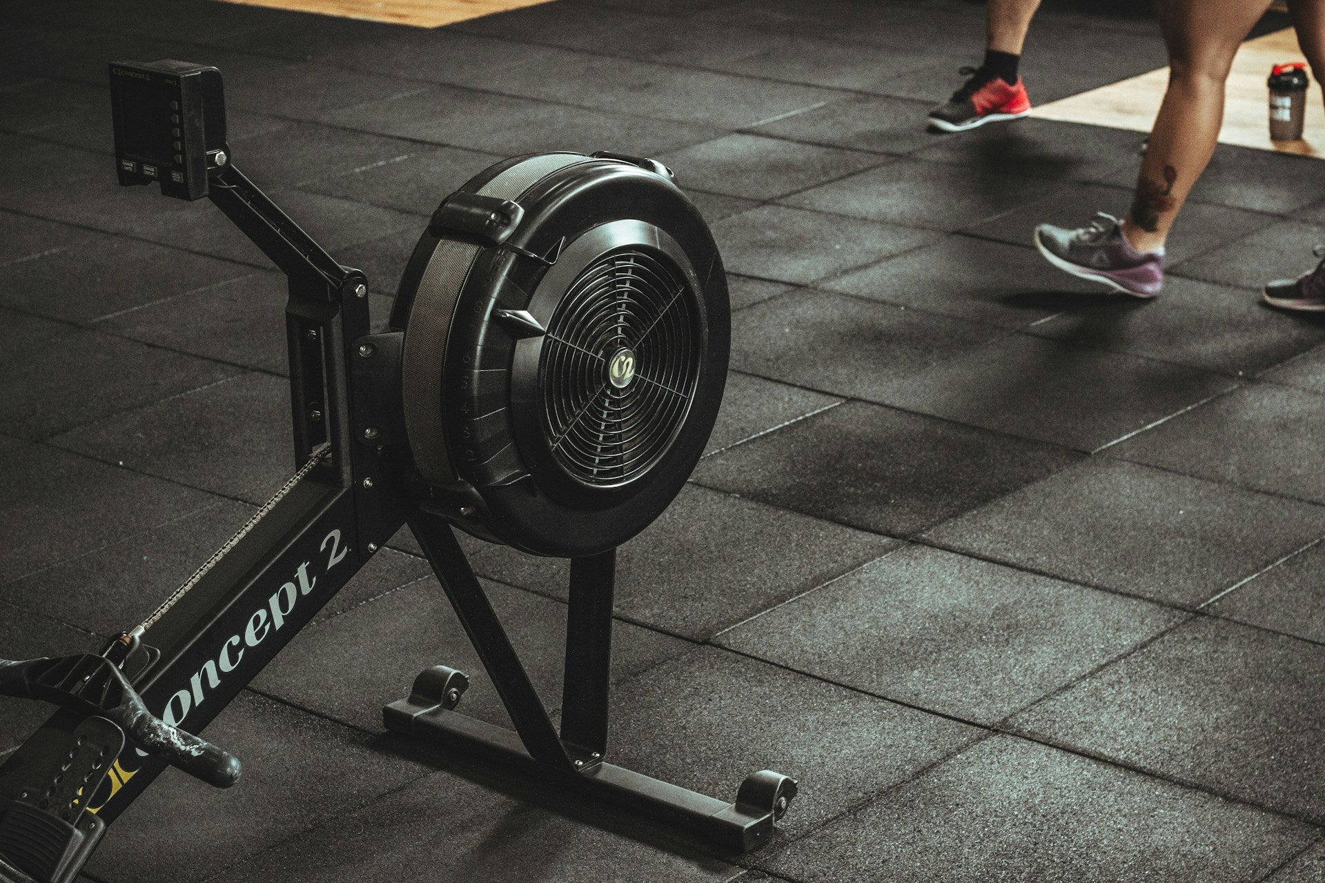 Home gym equipment dark background - BYS Store