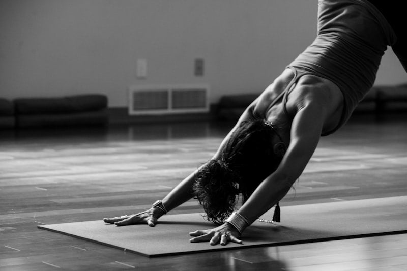 Non-slip yoga mat 6mm extra thick with carry strap